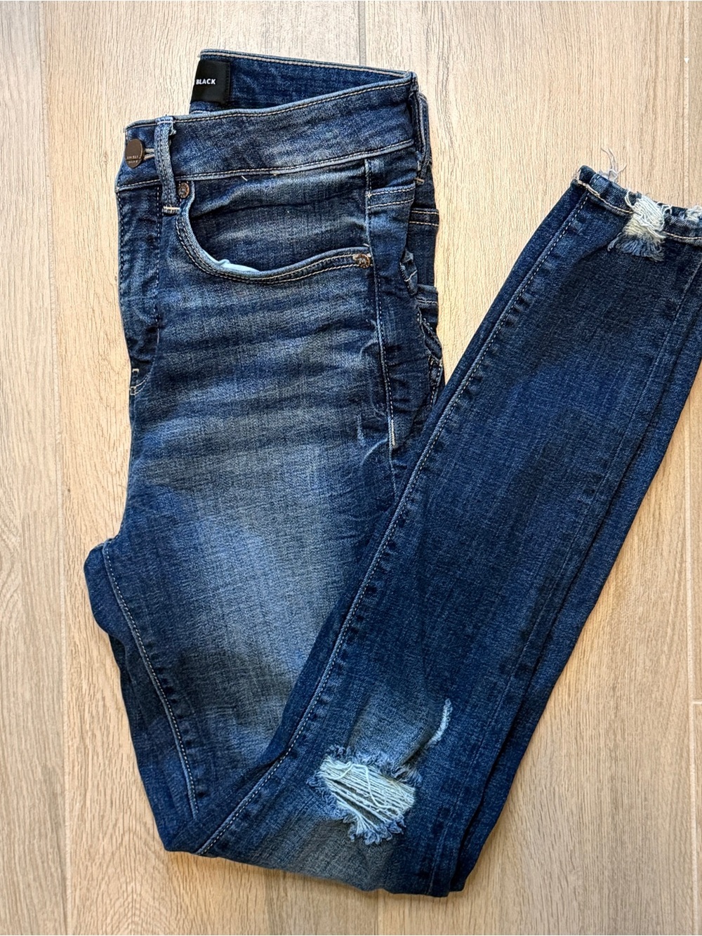 Buckle Dark Wash Distressed Skinny Jeans - Blue fit no 35 size 25x27